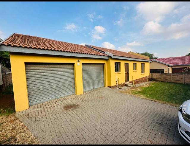 3 BEDROOM HOUSE FOR SALE IN ALBEMARLE